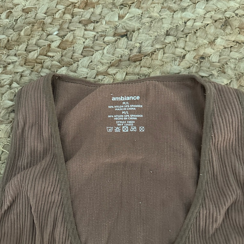 BROWN SEAMLESS RIBBED TANK TOP - Picture 3 of 6